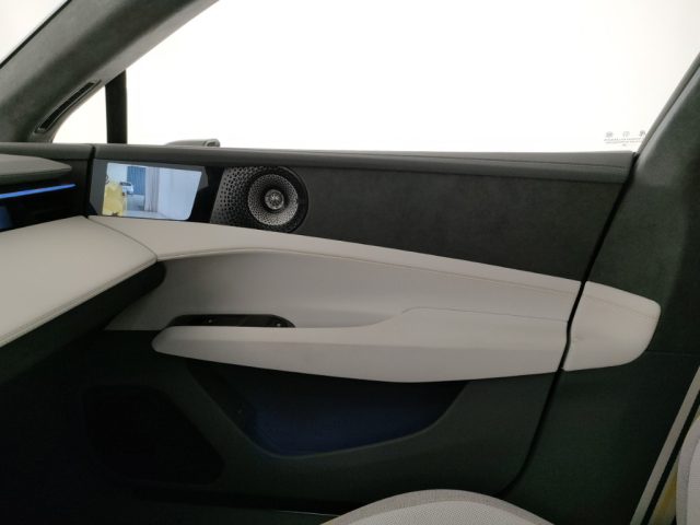 LOTUS Emeya usata, con Luci diurne LED