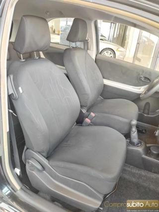 TOYOTA Yaris usata, con Specchietti laterali elettrici