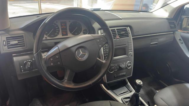 MERCEDES-BENZ B 180 usata, con Chiusura centralizzata