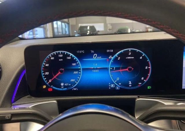 MERCEDES-BENZ GLB 200 usata, con Controllo trazione