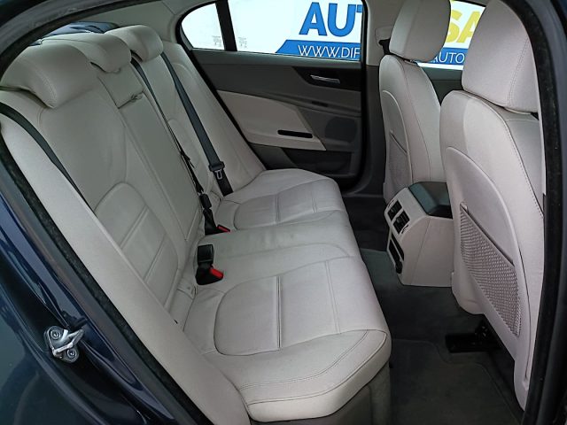 JAGUAR XE usata, con Sensore di pioggia