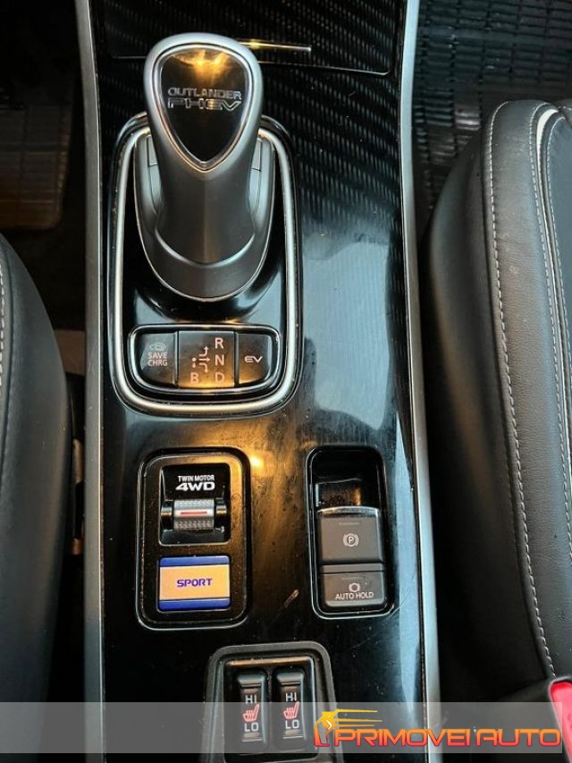 MITSUBISHI Outlander usata, con Fendinebbia