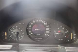 MERCEDES-BENZ E 220 usata, con Bracciolo