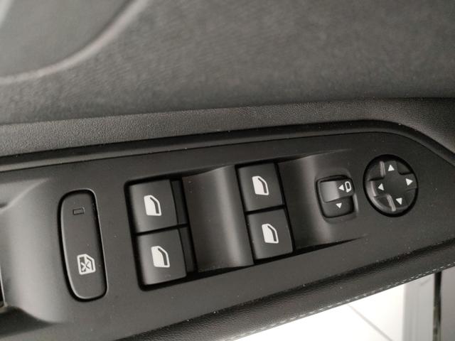 PEUGEOT 3008 usata, con Sedile posteriore sdoppiato