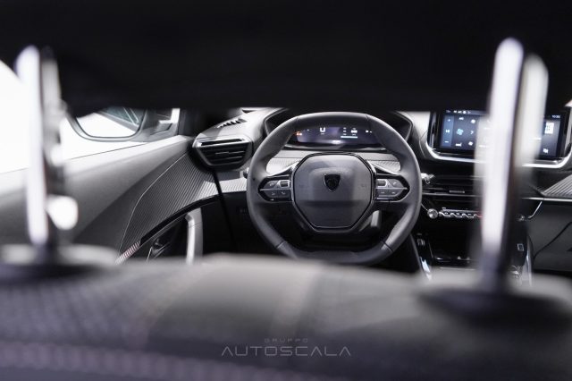PEUGEOT 2008 usata, con Airbag testa