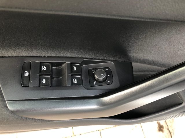VOLKSWAGEN Polo usata, con Sedile posteriore sdoppiato