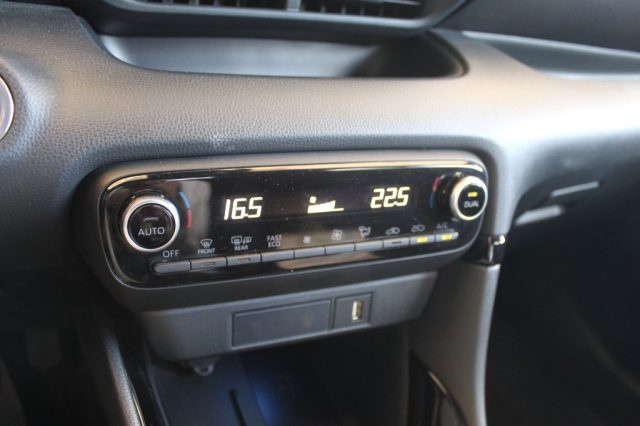 TOYOTA Yaris usata, con Volante in pelle