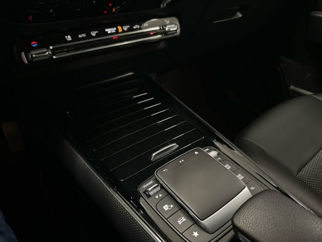 MERCEDES-BENZ GLA 180 usata, con Volante in pelle