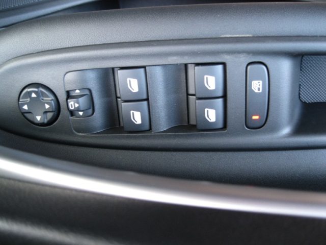 JEEP Avenger usata, con Sedile posteriore sdoppiato