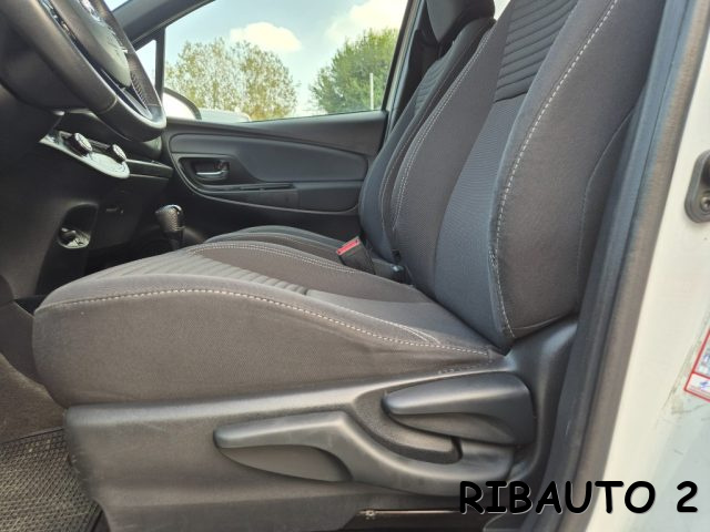 TOYOTA Yaris usata, con USB