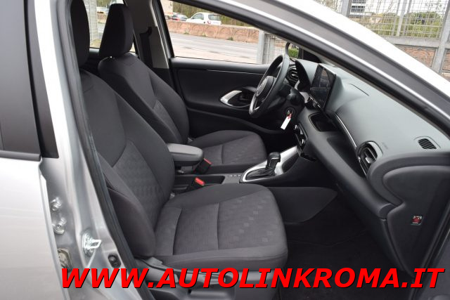 TOYOTA Yaris usata, con Bracciolo