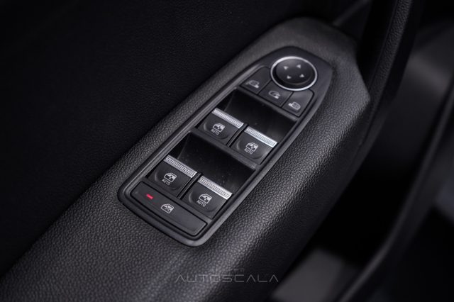 RENAULT Captur usata, con Controllo automatico clima