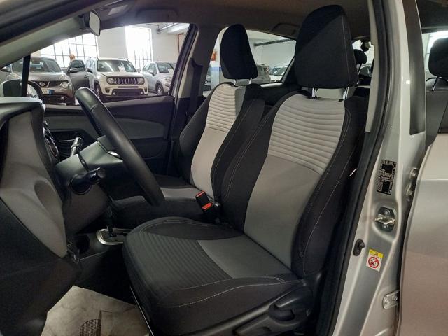 TOYOTA Yaris usata, con USB