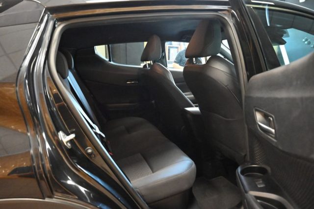 TOYOTA C-HR usata 10