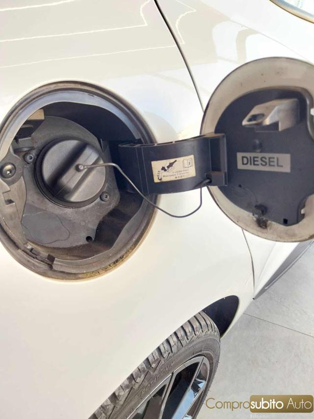 RENAULT Clio usata, con Sedile posteriore sdoppiato