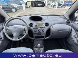 TOYOTA Yaris usata 10