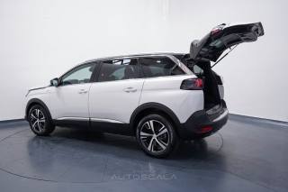 PEUGEOT 5008 usata, con Apple CarPlay