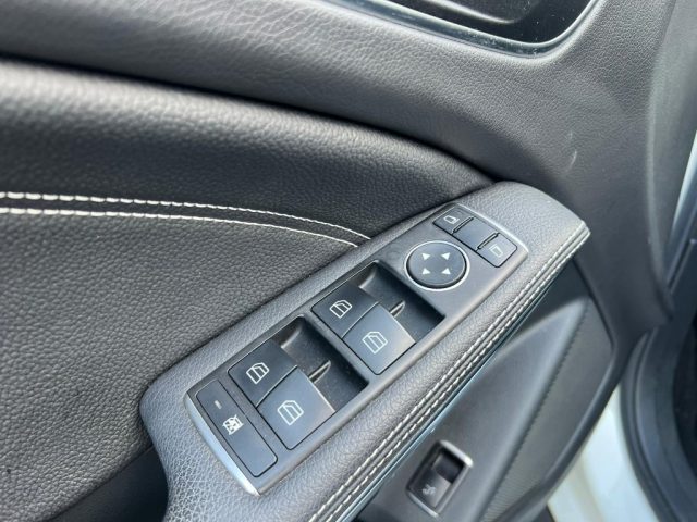 MERCEDES-BENZ GLA 180 usata, con Chiusura centralizzata