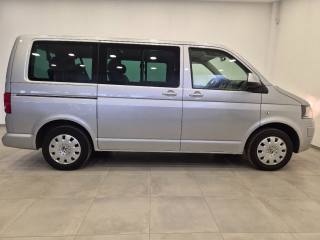 VOLKSWAGEN Caravelle usata, con Autoradio