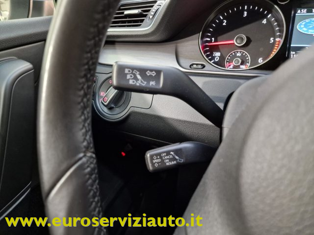 VOLKSWAGEN Passat usata 25