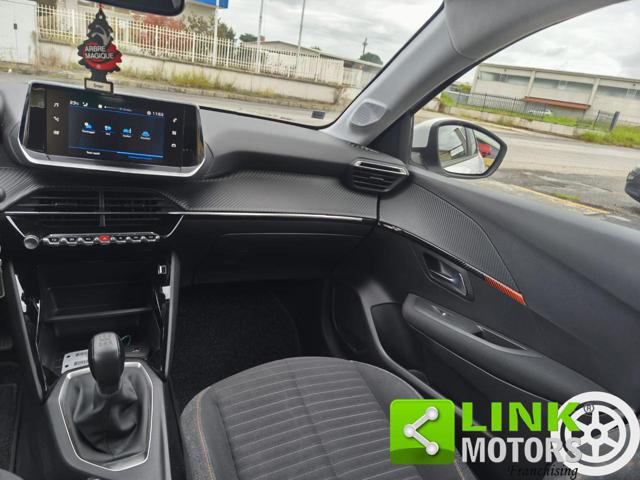 PEUGEOT 208 usata, con Sedile posteriore sdoppiato