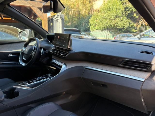 PEUGEOT 5008 usata, con Cerchi in lega