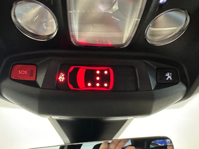 PEUGEOT 5008 usata, con Schermo multifunzione interamente digitale