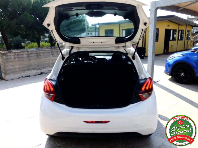 PEUGEOT 208 usata, con Apple CarPlay