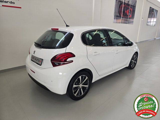 PEUGEOT 208 usata, con Autoradio
