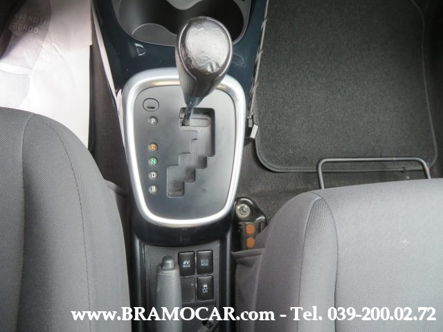 TOYOTA Yaris usata, con USB