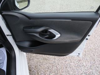 TOYOTA Yaris usata 24