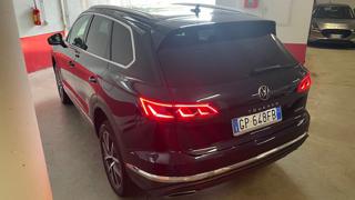 VOLKSWAGEN Touareg usata, con Park Distance Control
