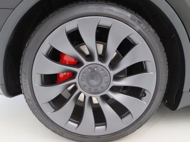 TESLA Model Y usata, con Boardcomputer