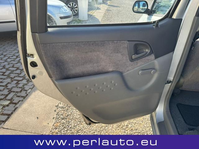 TOYOTA Yaris usata, con Fendinebbia