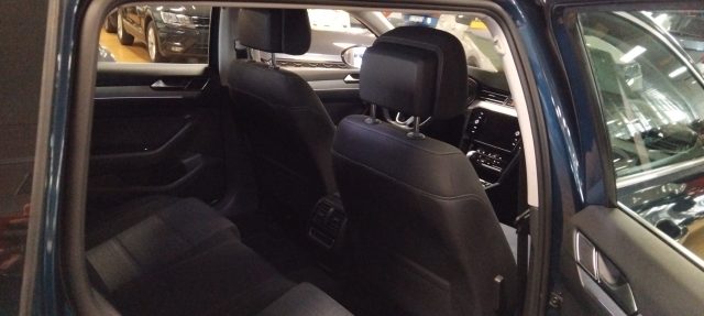 VOLKSWAGEN Passat Variant usata, con ESP