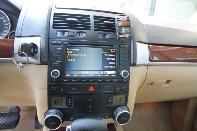 VOLKSWAGEN Touareg usata 13