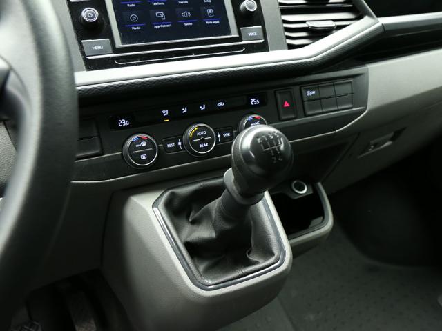 VOLKSWAGEN Caravelle usata, con Vivavoce