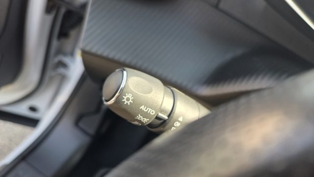 PEUGEOT 2008 usata, con Sedile posteriore sdoppiato