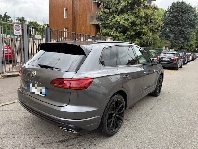 VOLKSWAGEN Touareg usata, con Autoradio
