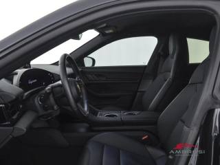 PORSCHE Taycan usata 8