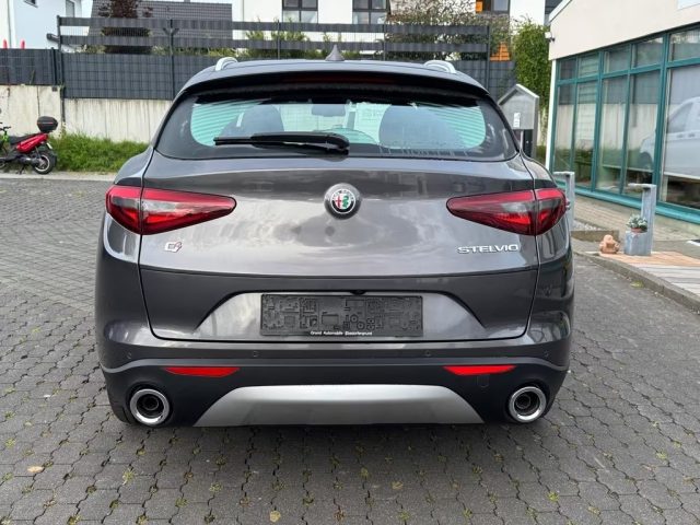 ALFA ROMEO Stelvio usata, con Alzacristalli elettrici