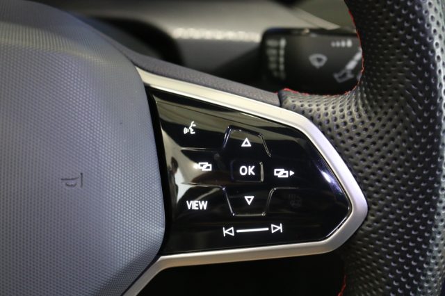 VOLKSWAGEN Golf usata, con Touch screen