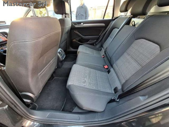 VOLKSWAGEN Passat Variant usata, con ESP