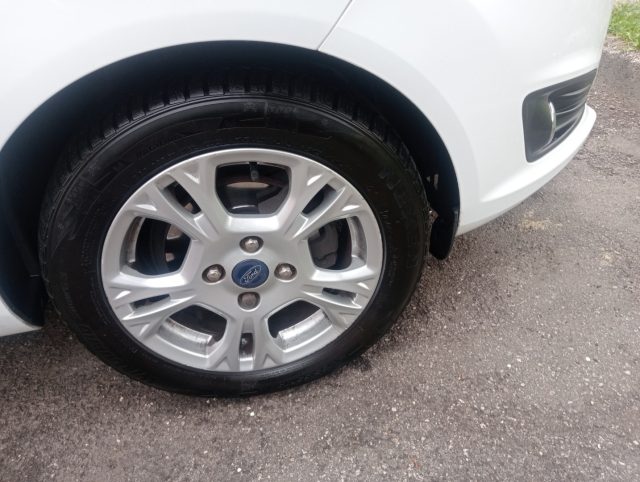 FORD Fiesta usata, con USB