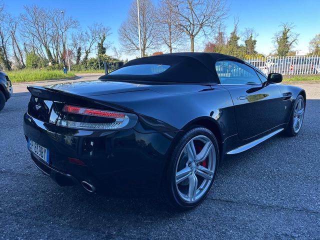 ASTON MARTIN V8 usata, con Chiusura centralizzata