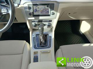 VOLKSWAGEN Passat Variant usata, con Autoradio digitale