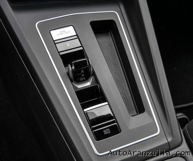 VOLKSWAGEN Golf usata, con Touch screen