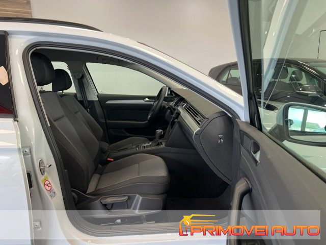 VOLKSWAGEN Passat Variant usata, con Autoradio