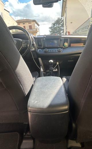 TOYOTA RAV 4 usata, con Sedile posteriore sdoppiato
