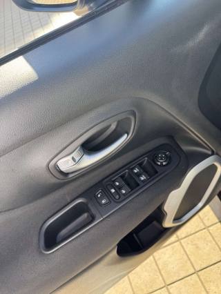 JEEP Renegade usata, con USB